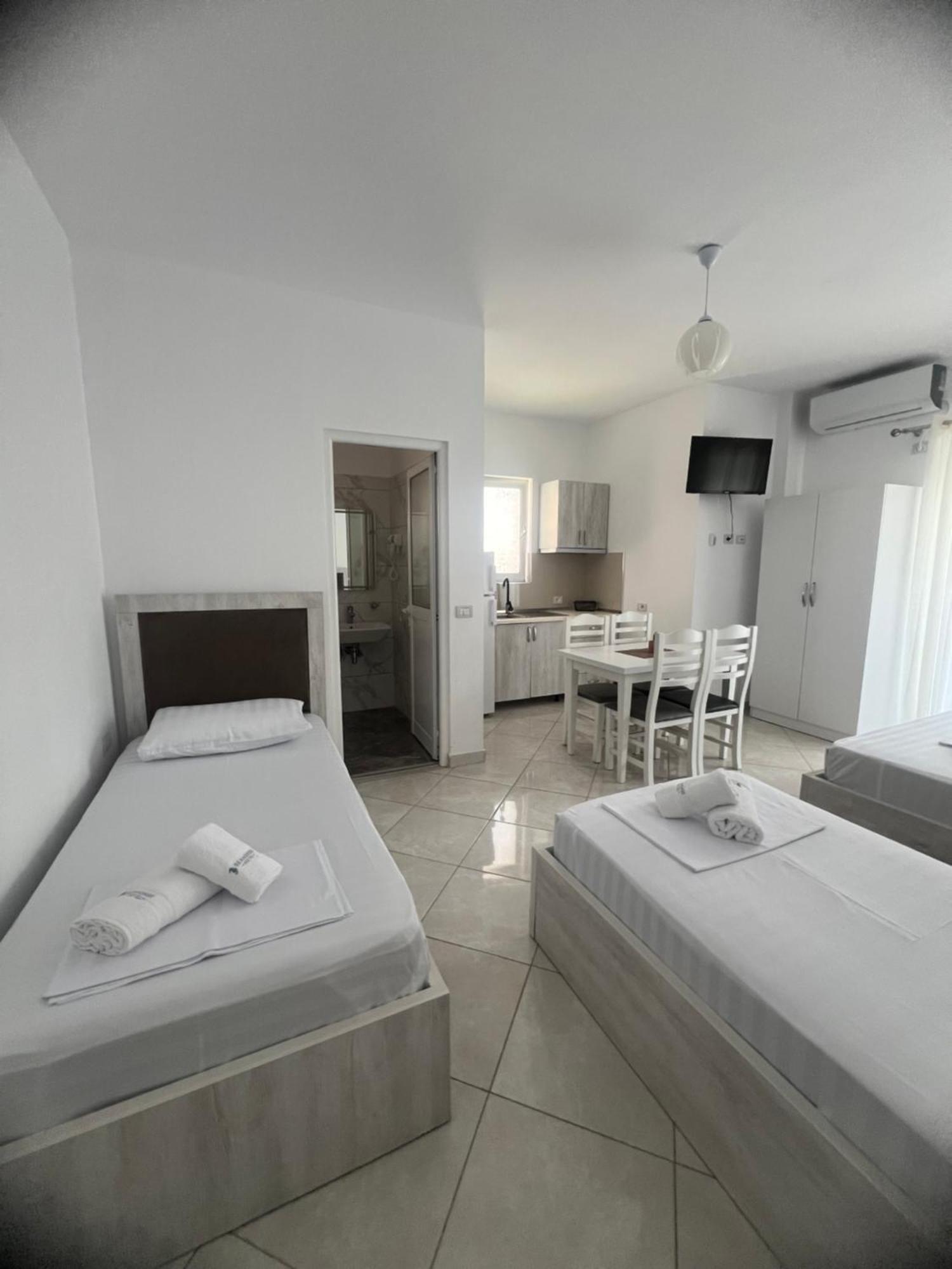 Seahorse Hotel Ksamil Exterior photo
